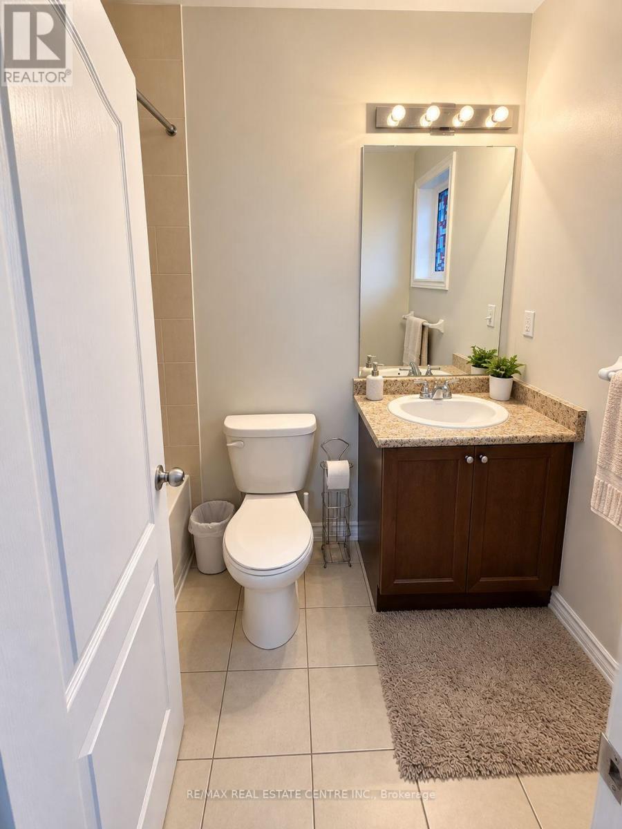639 Hammond Street W Property Photo 12