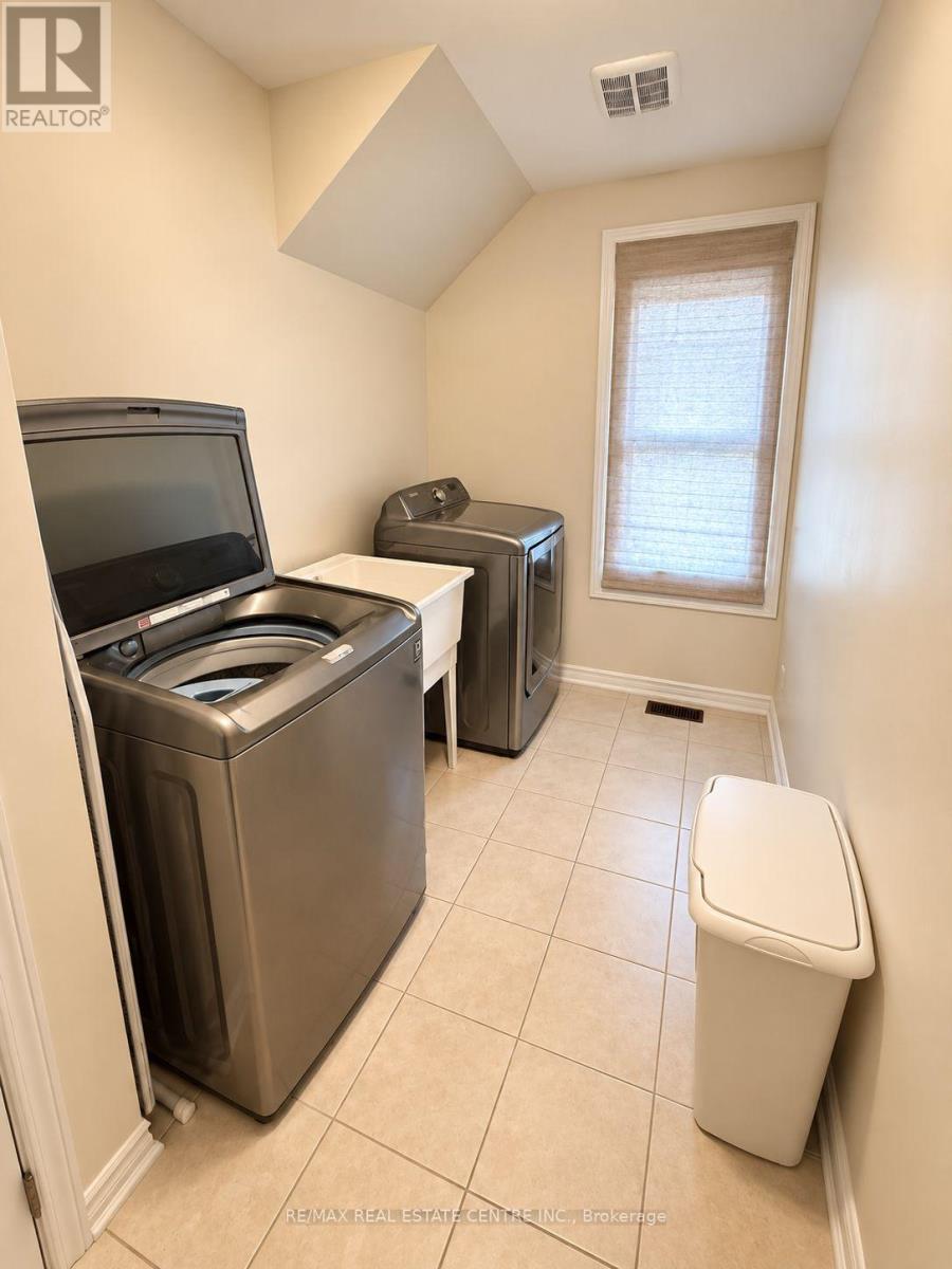 639 Hammond Street W Property Photo 16