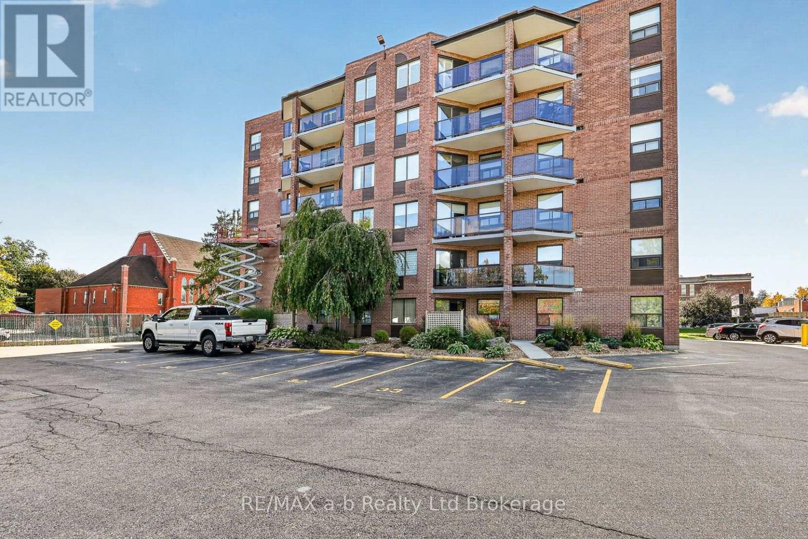 406 - 217 Thames Street S Property Photo 4