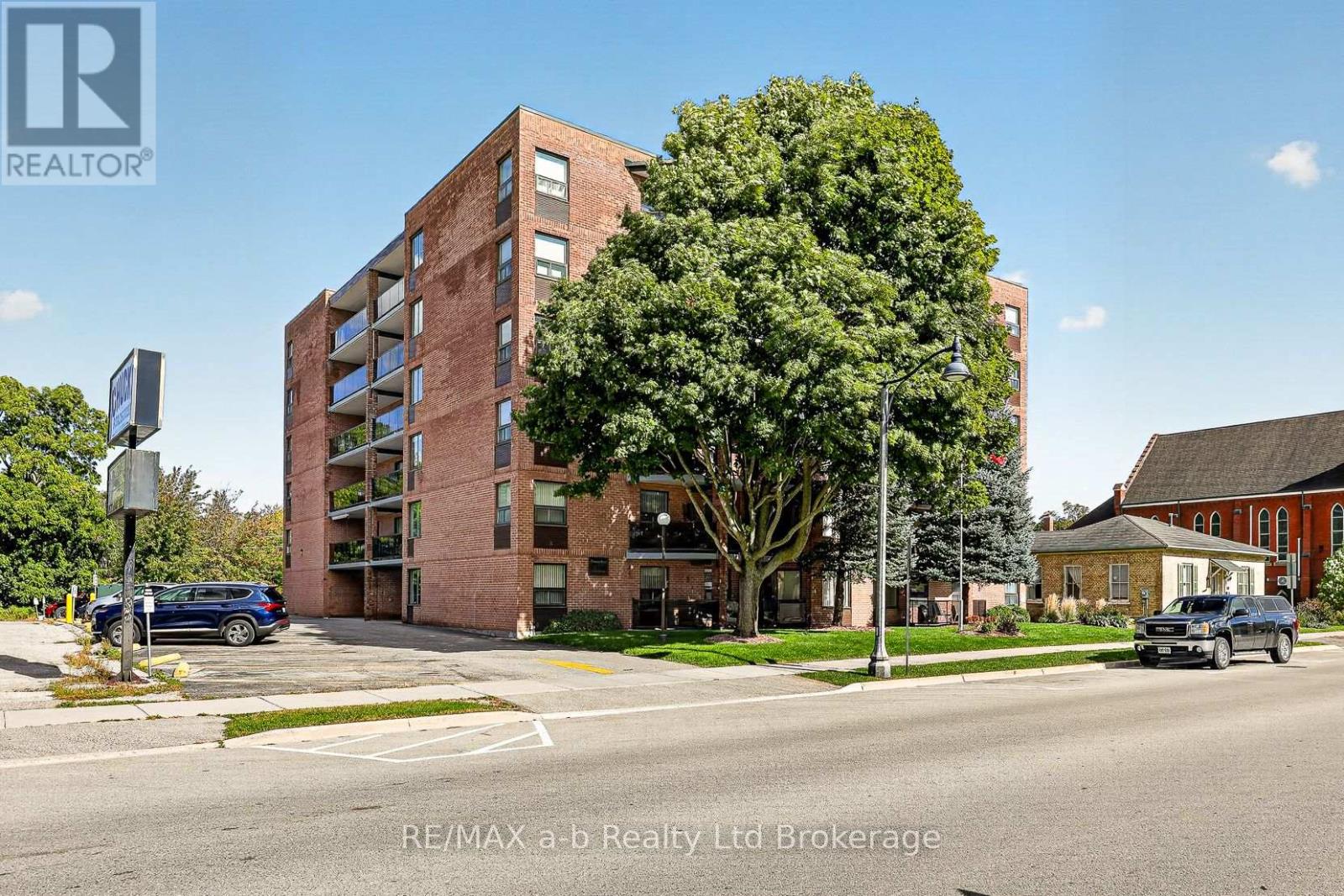 406 - 217 Thames Street S Property Photo 6