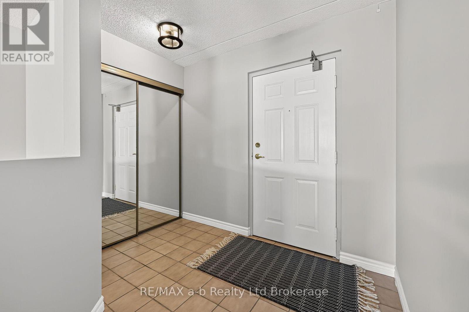 406 - 217 Thames Street S Property Photo 14