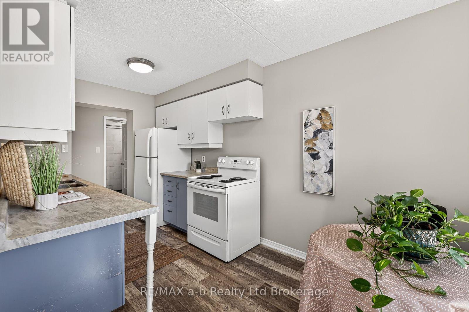 406 - 217 Thames Street S Property Photo 22