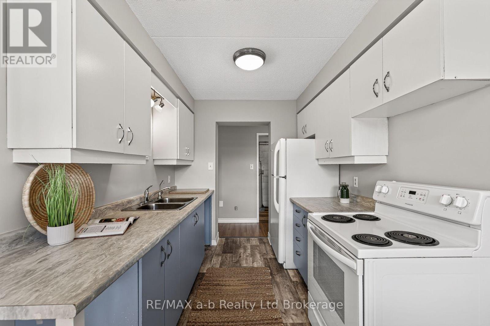 406 - 217 Thames Street S Property Photo 23