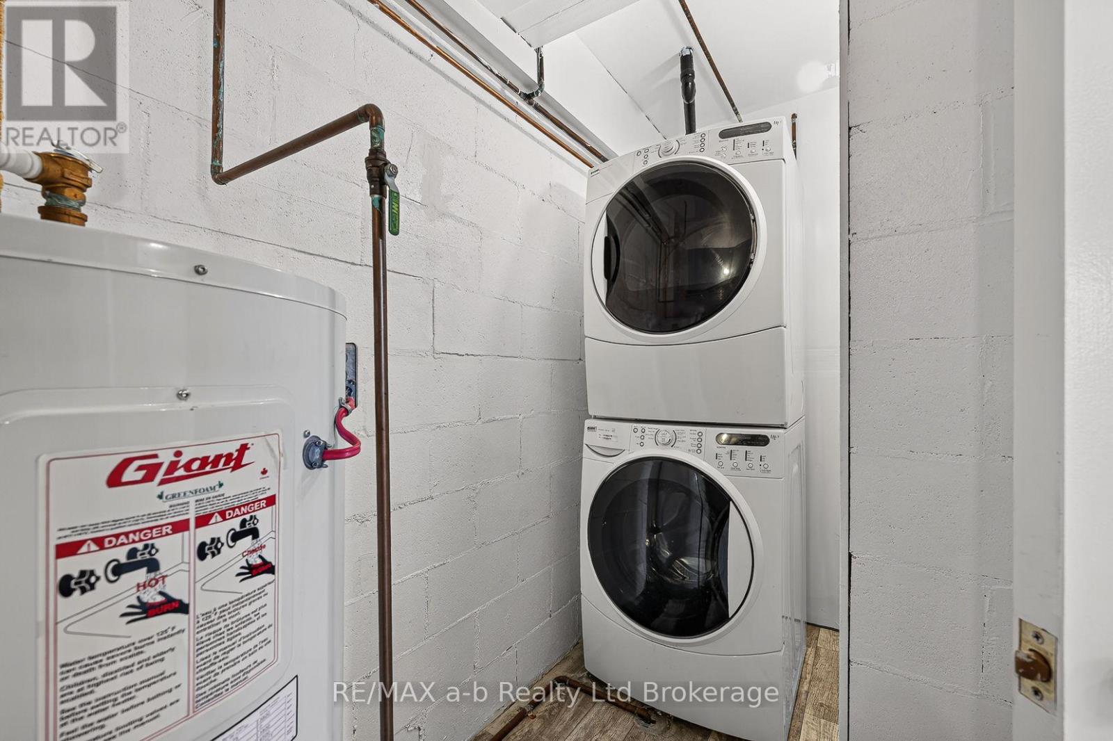 406 - 217 Thames Street S Property Photo 28