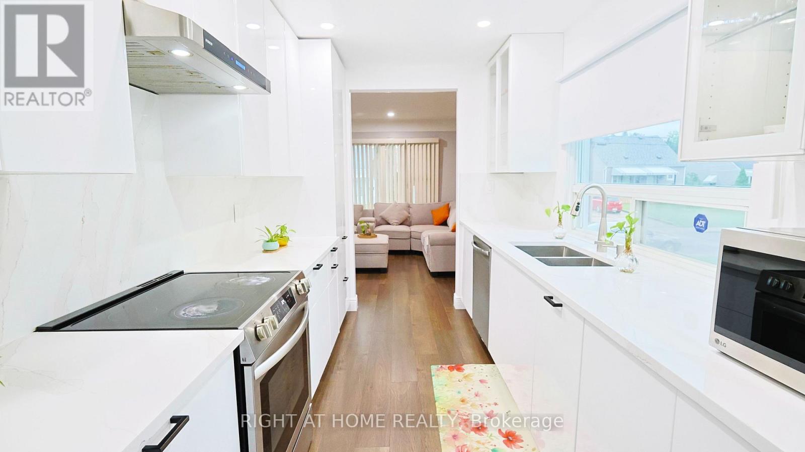 82 Normanhurst Avenue Property Photo 27