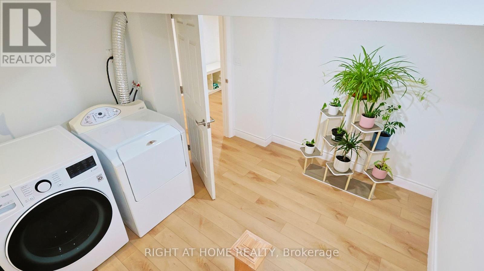82 Normanhurst Avenue Property Photo 32