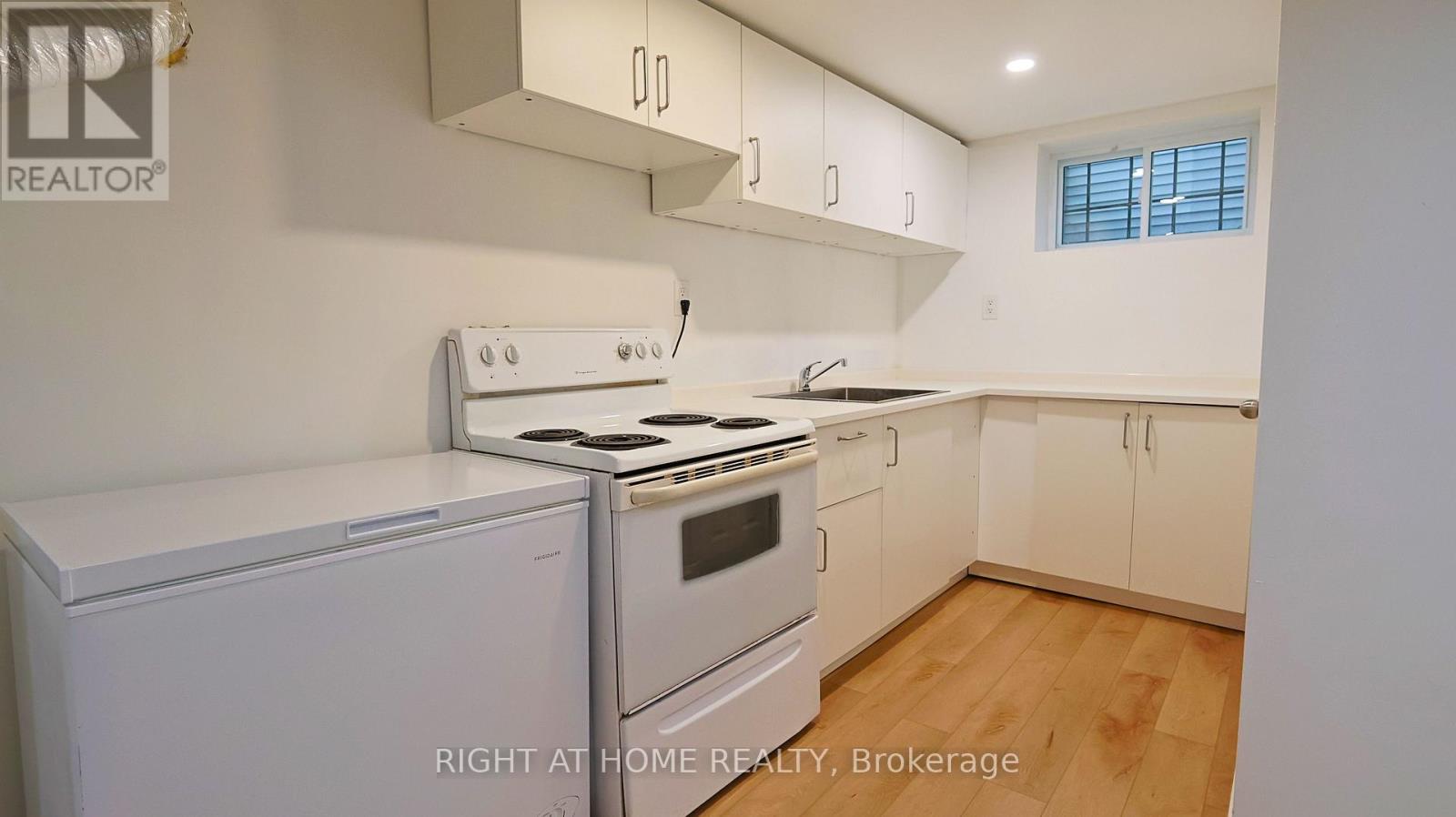 82 Normanhurst Avenue Property Photo 34