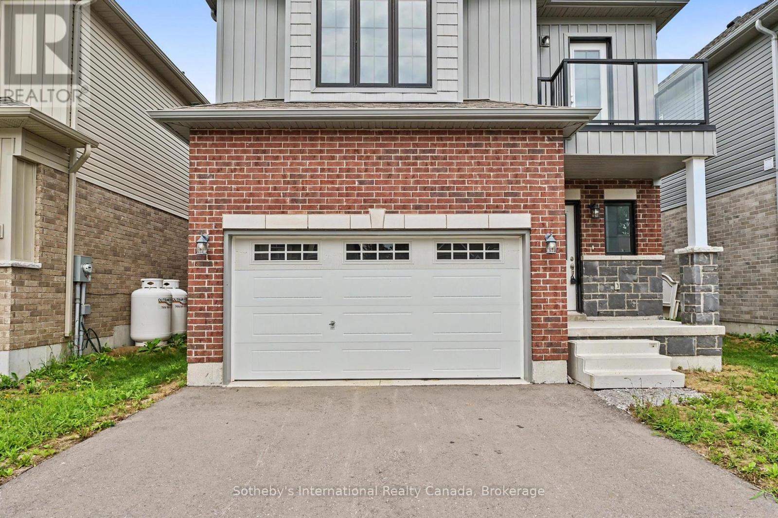 12 Hillcroft Way Property Photo 2