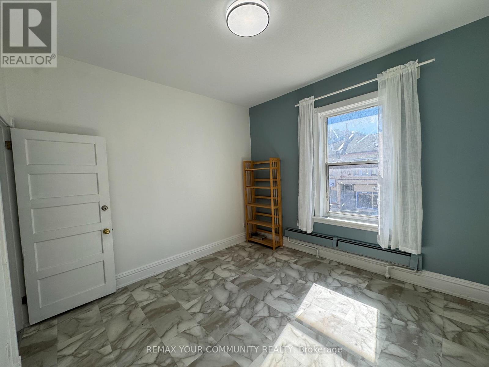 3 - 358 Main Street W Property Photo 5