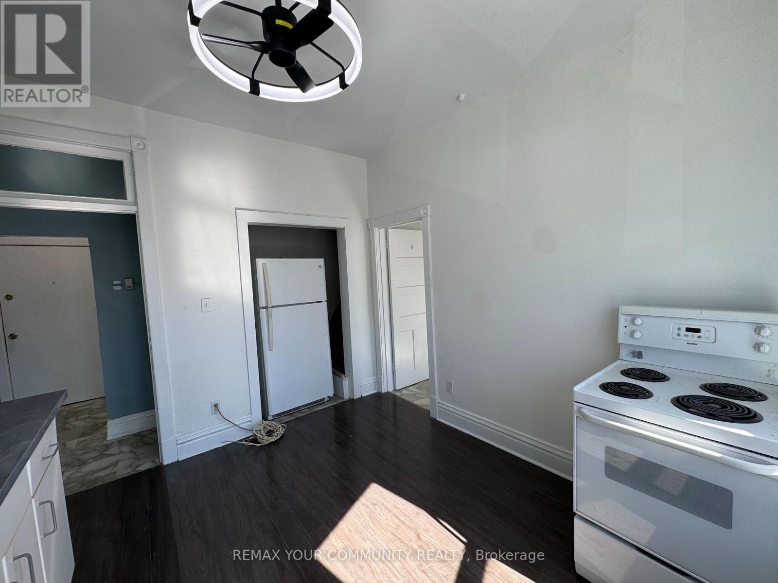 3 - 358 Main Street W Property Photo 8