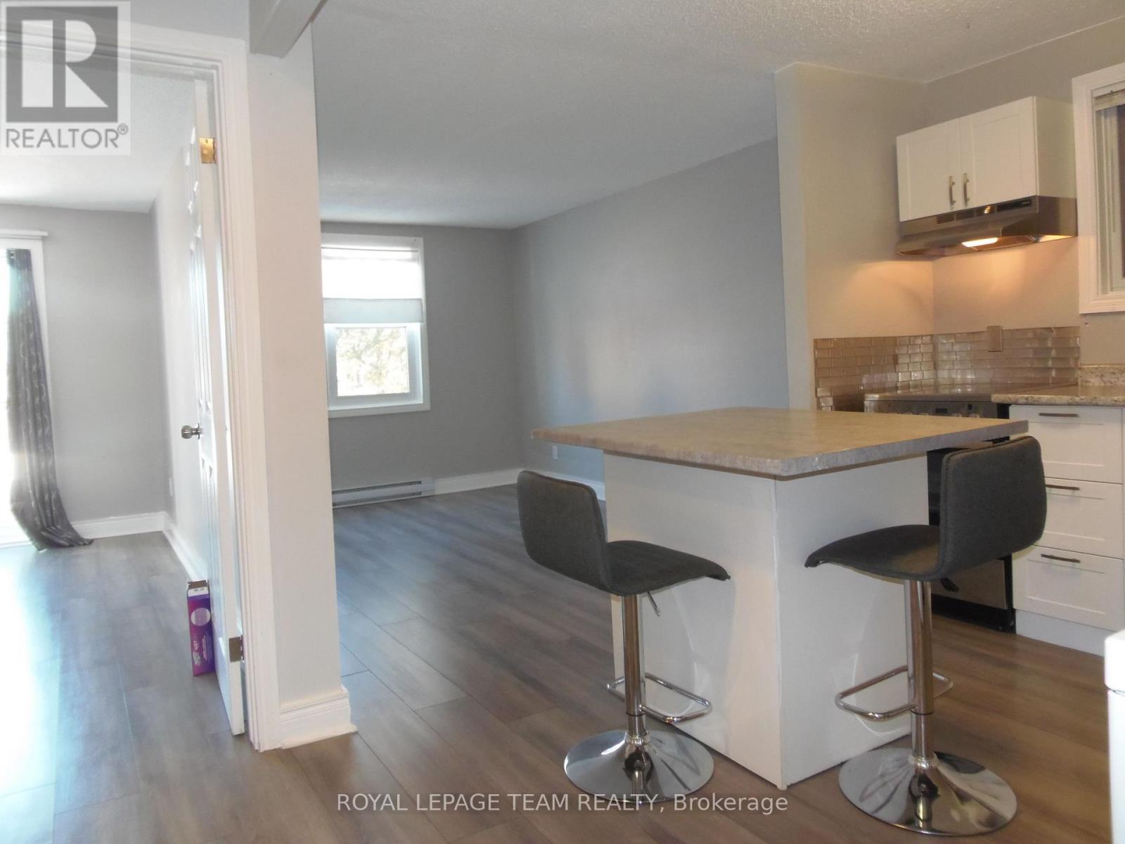 Unit 2 - 44 Spadina Avenue Property Photo 5