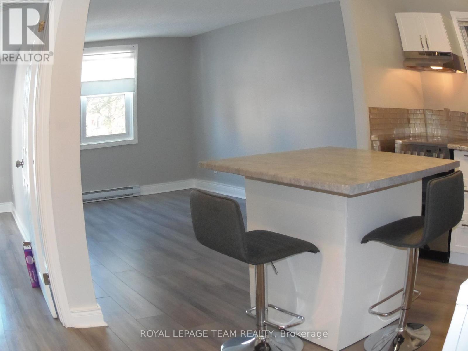 Unit 2 - 44 Spadina Avenue Property Photo 7