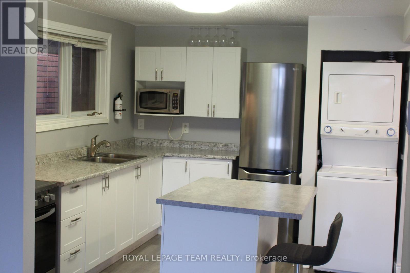 Unit 2 - 44 Spadina Avenue Property Photo 8
