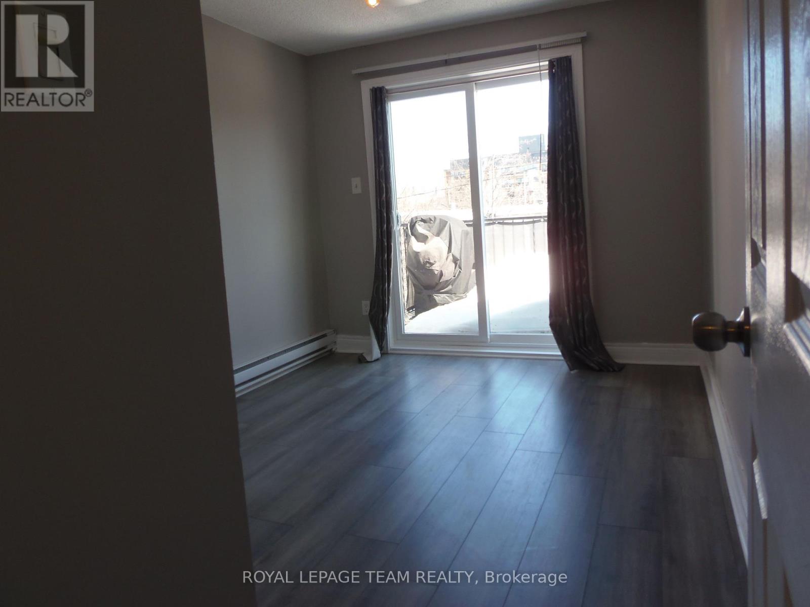 Unit 2 - 44 Spadina Avenue Property Photo 10