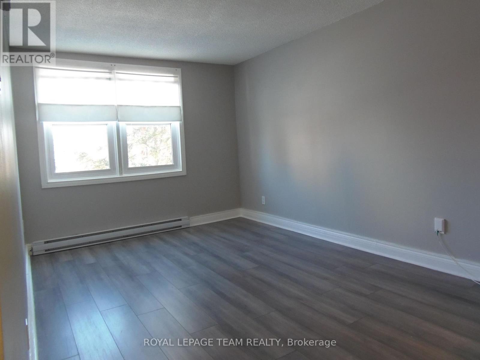 Unit 2 - 44 Spadina Avenue Property Photo 11