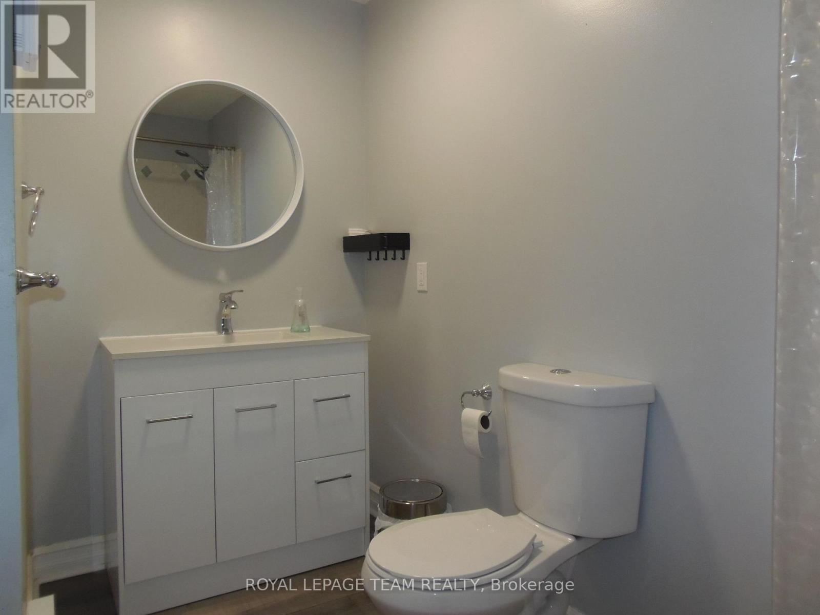 Unit 2 - 44 Spadina Avenue Property Photo 13