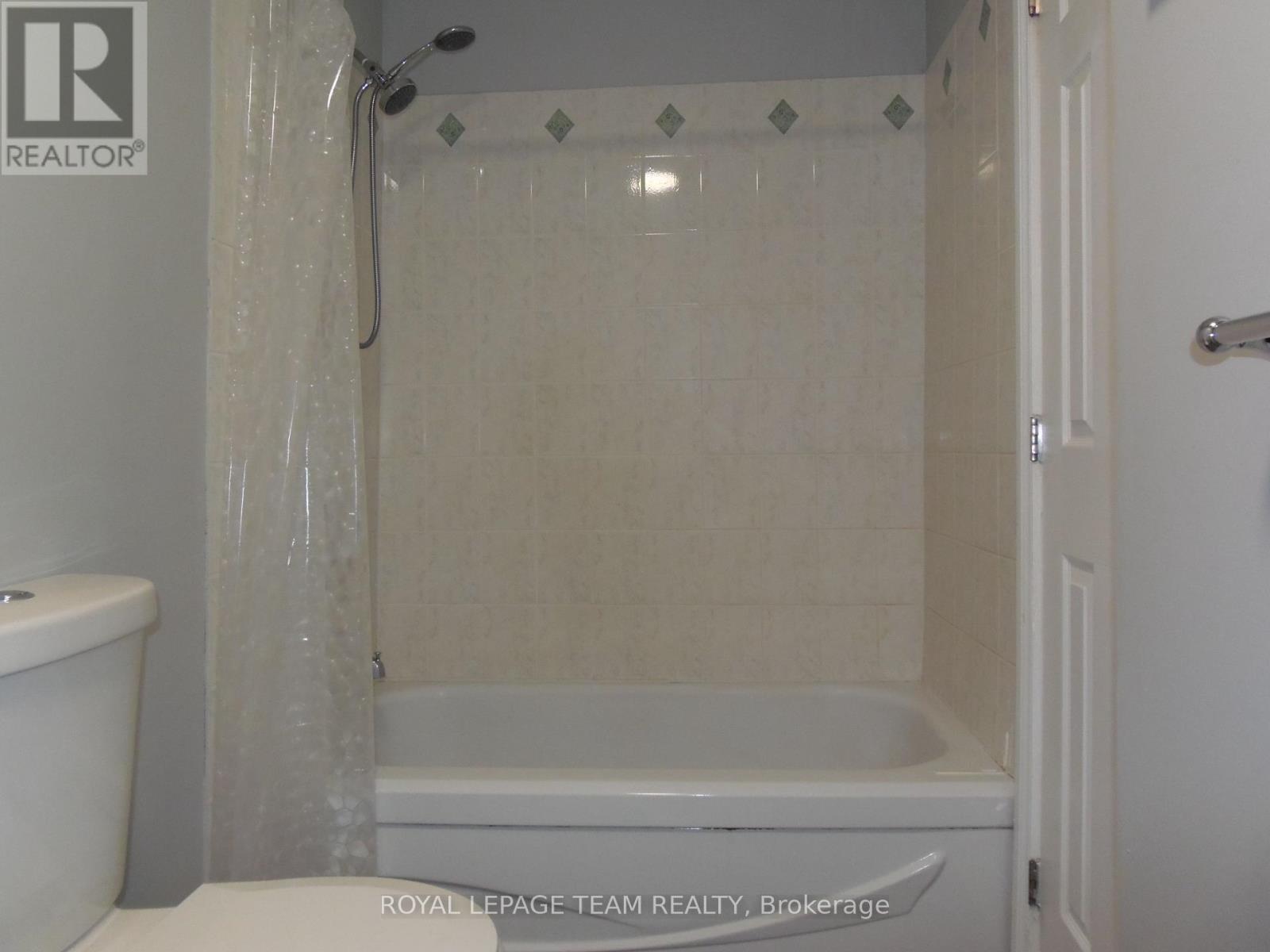 Unit 2 - 44 Spadina Avenue Property Photo 14