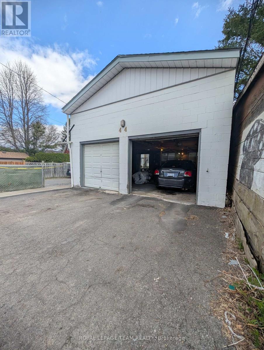 Unit 2 - 44 Spadina Avenue Property Photo 15