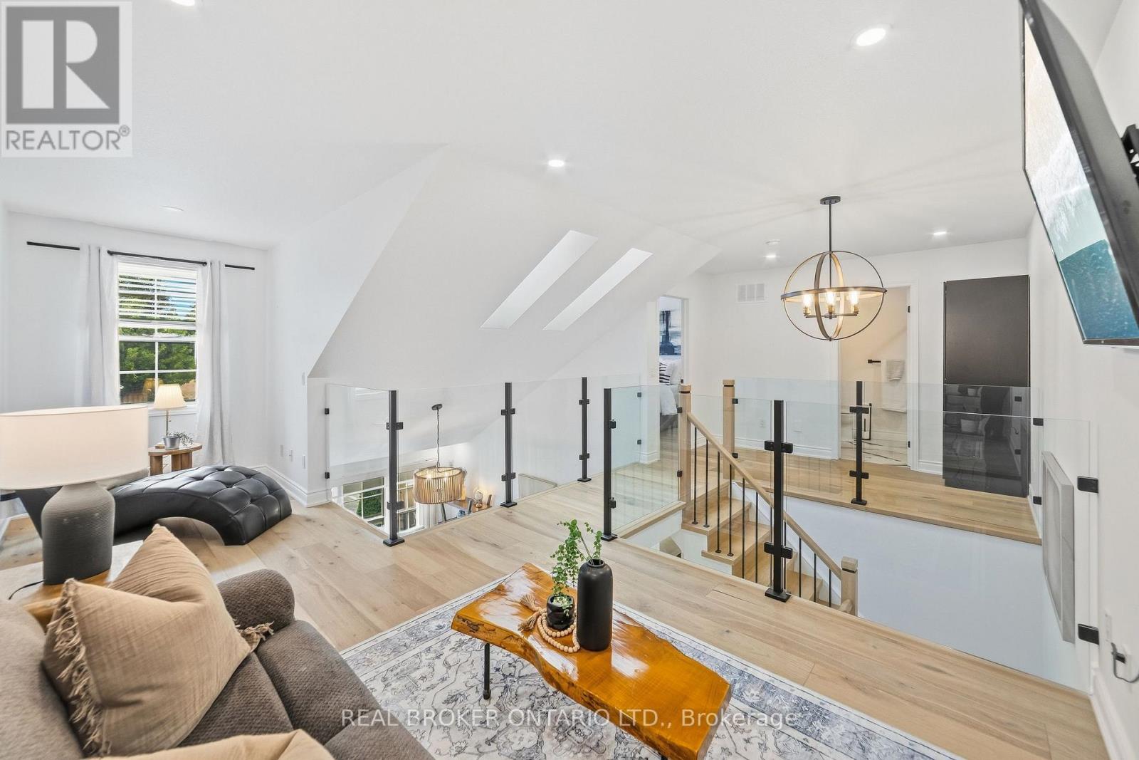 5 - 1085 Harrogate Drive Property Photo 1