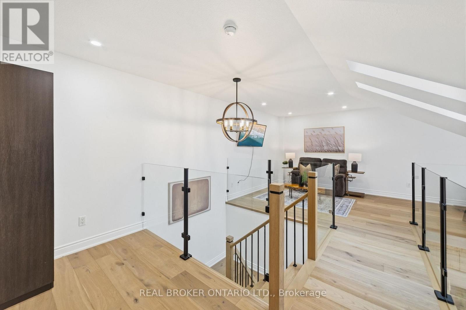 5 - 1085 Harrogate Drive Property Photo 13