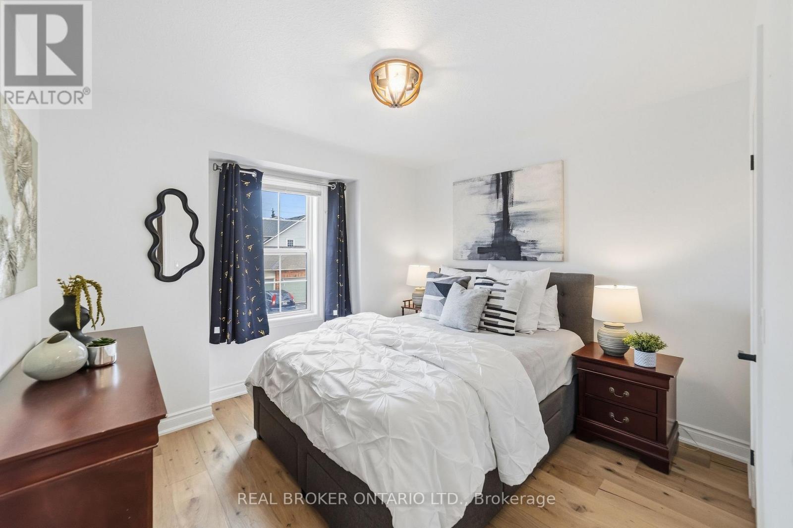 5 - 1085 Harrogate Drive Property Photo 14