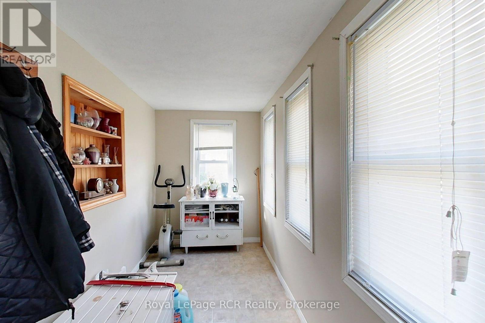 11 Gordon Street E Property Photo 10