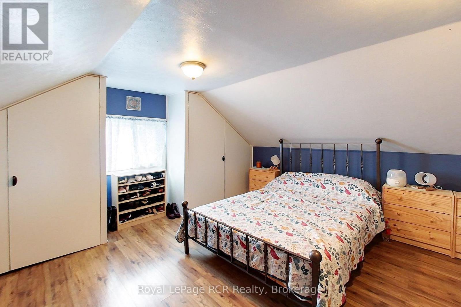 11 Gordon Street E Property Photo 26