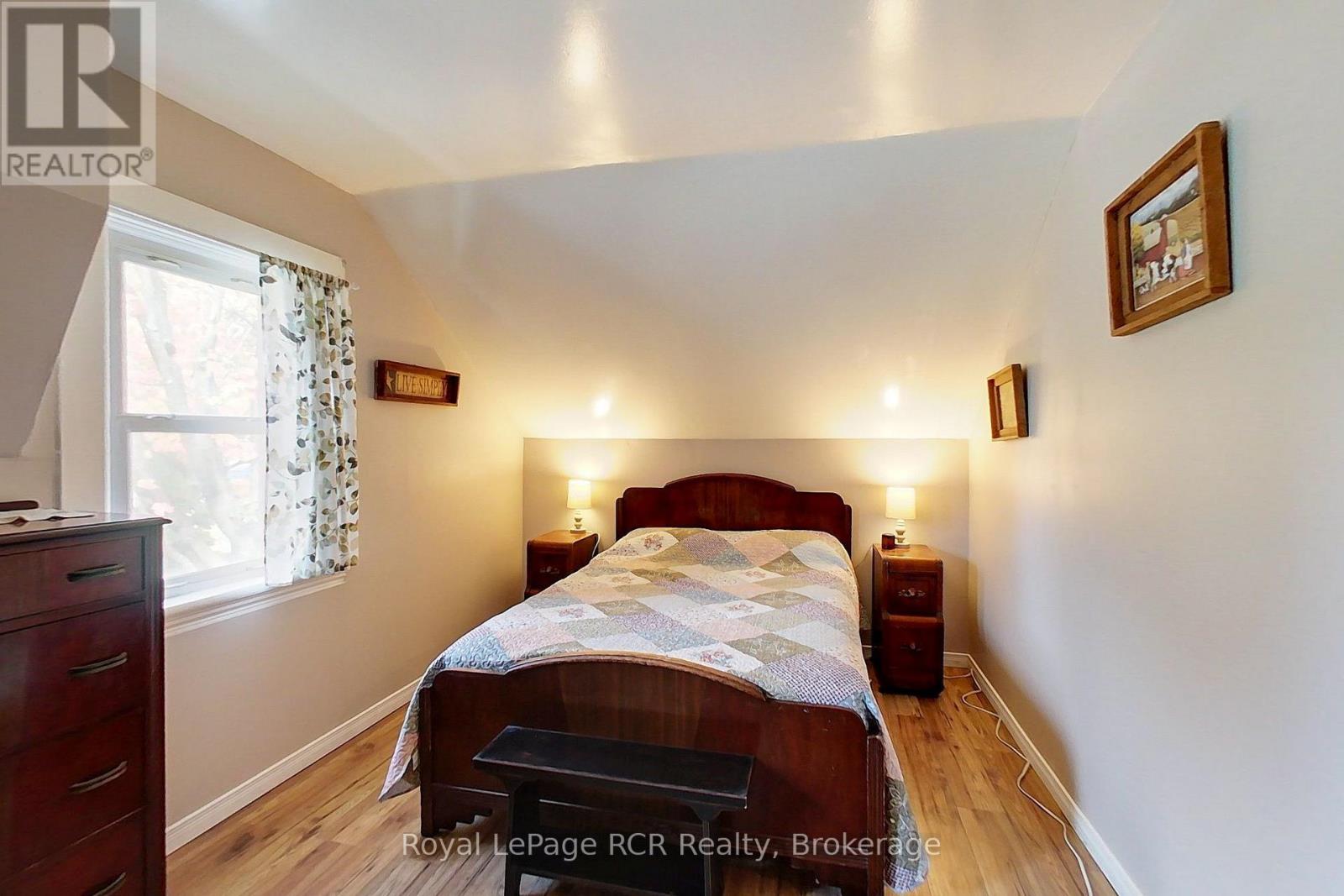 11 Gordon Street E Property Photo 28