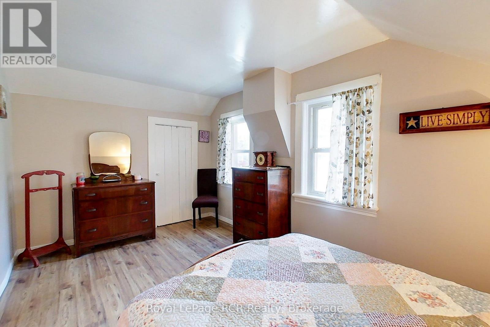 11 Gordon Street E Property Photo 29