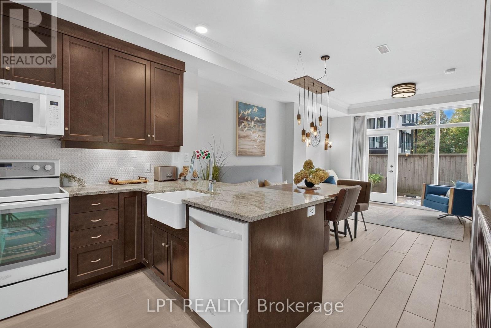 348 Ravenhill Avenue E Property Photo 7