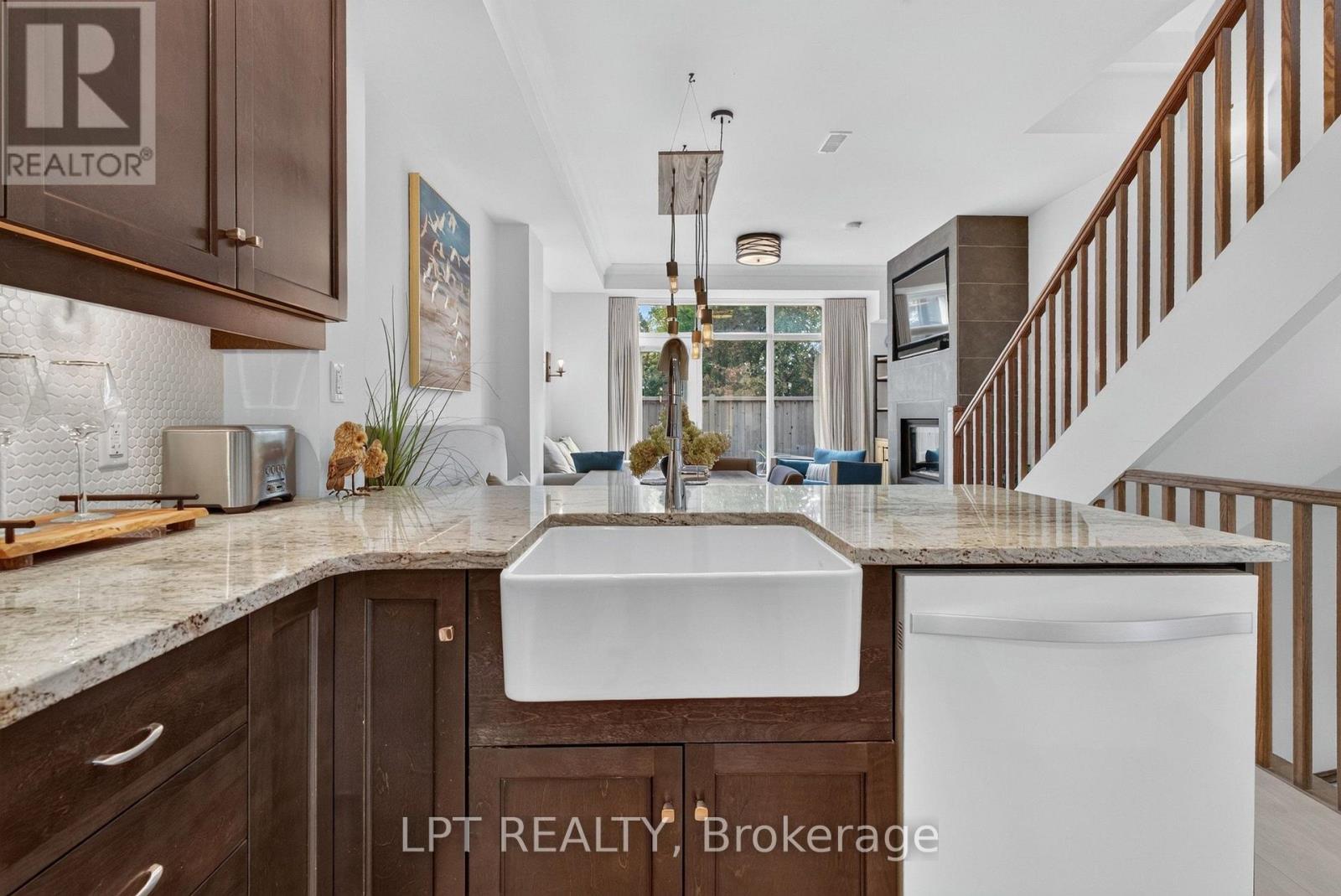 348 Ravenhill Avenue E Property Photo 8