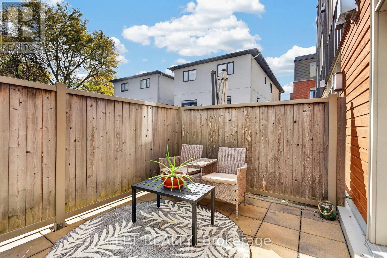 348 Ravenhill Avenue E Property Photo 14