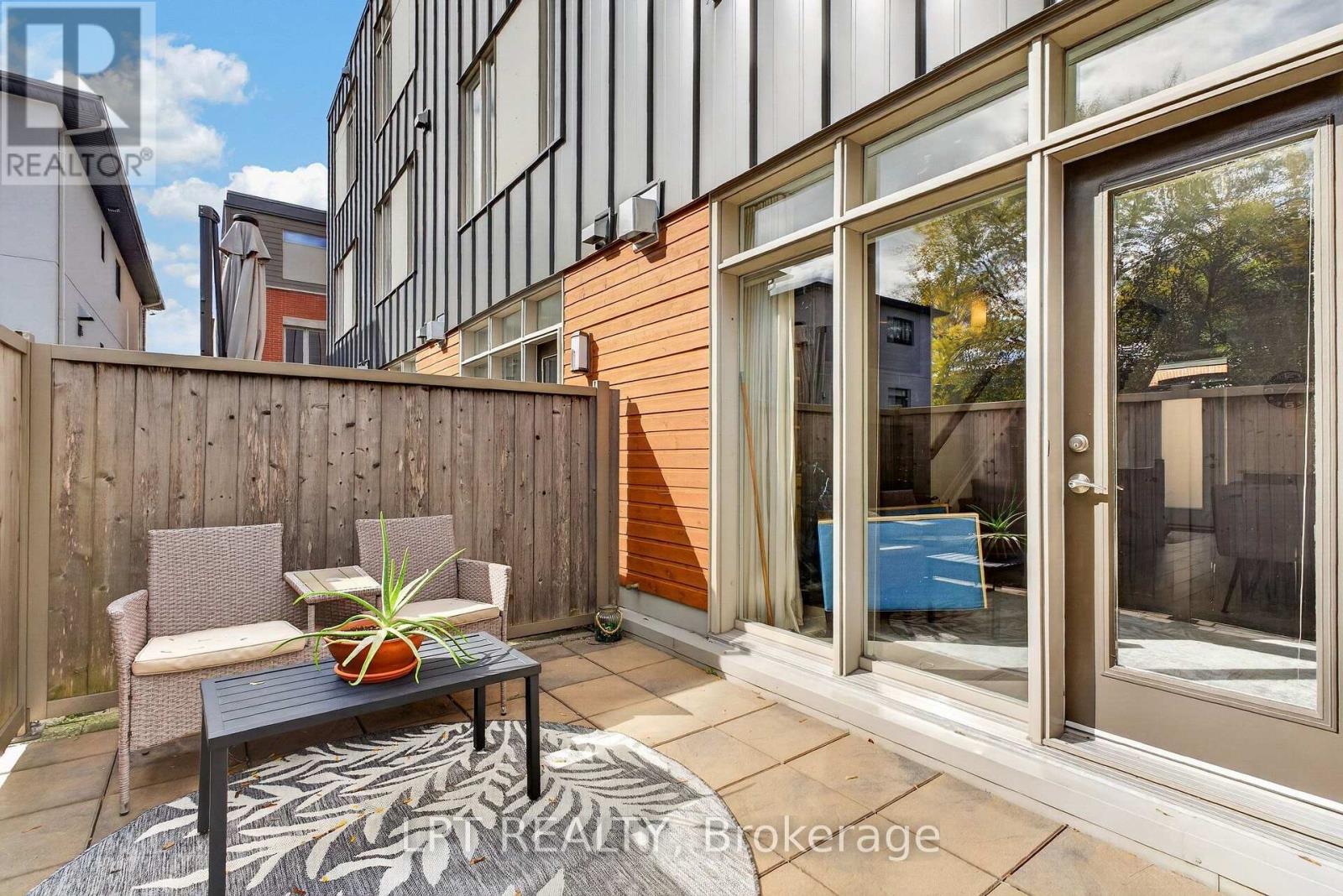 348 Ravenhill Avenue E Property Photo 15