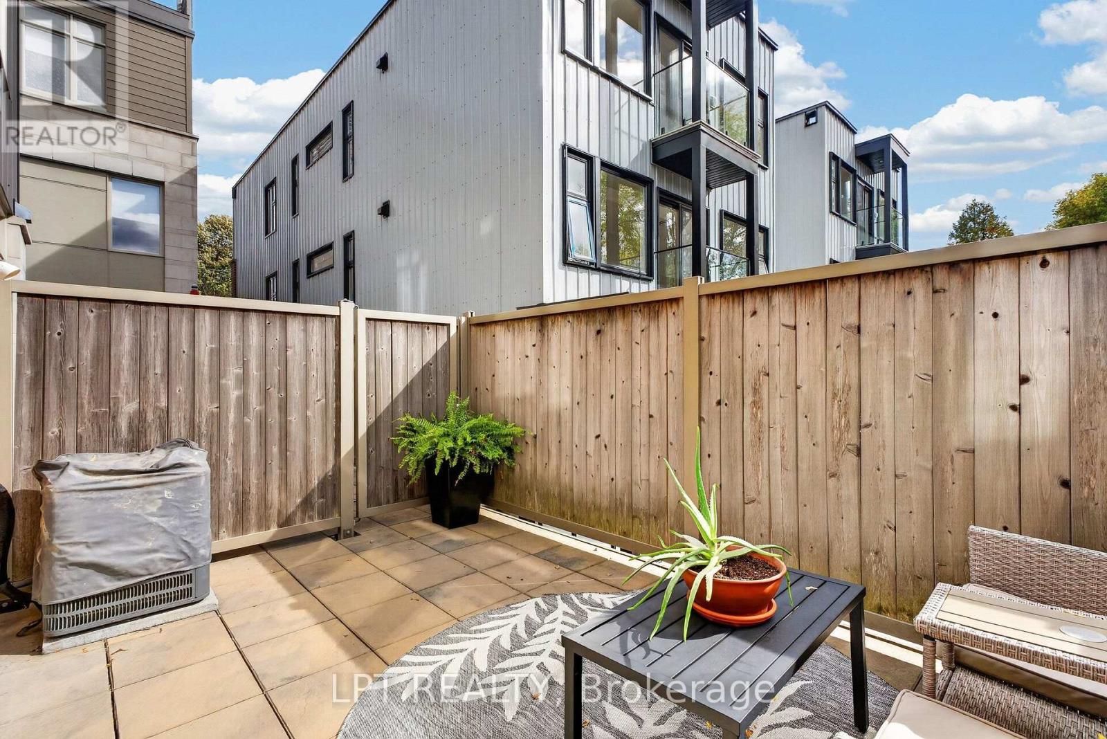 348 Ravenhill Avenue E Property Photo 16