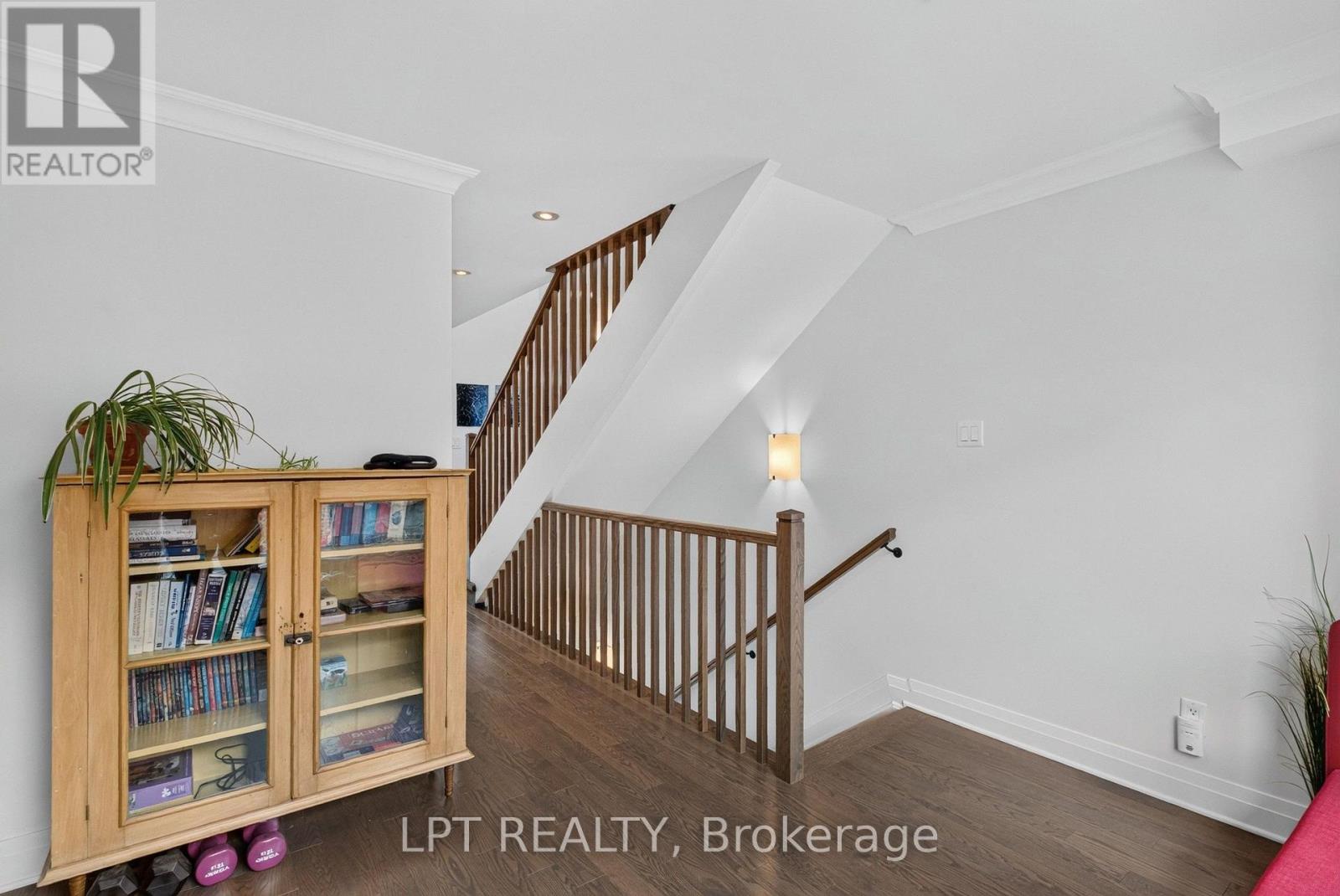348 Ravenhill Avenue E Property Photo 19