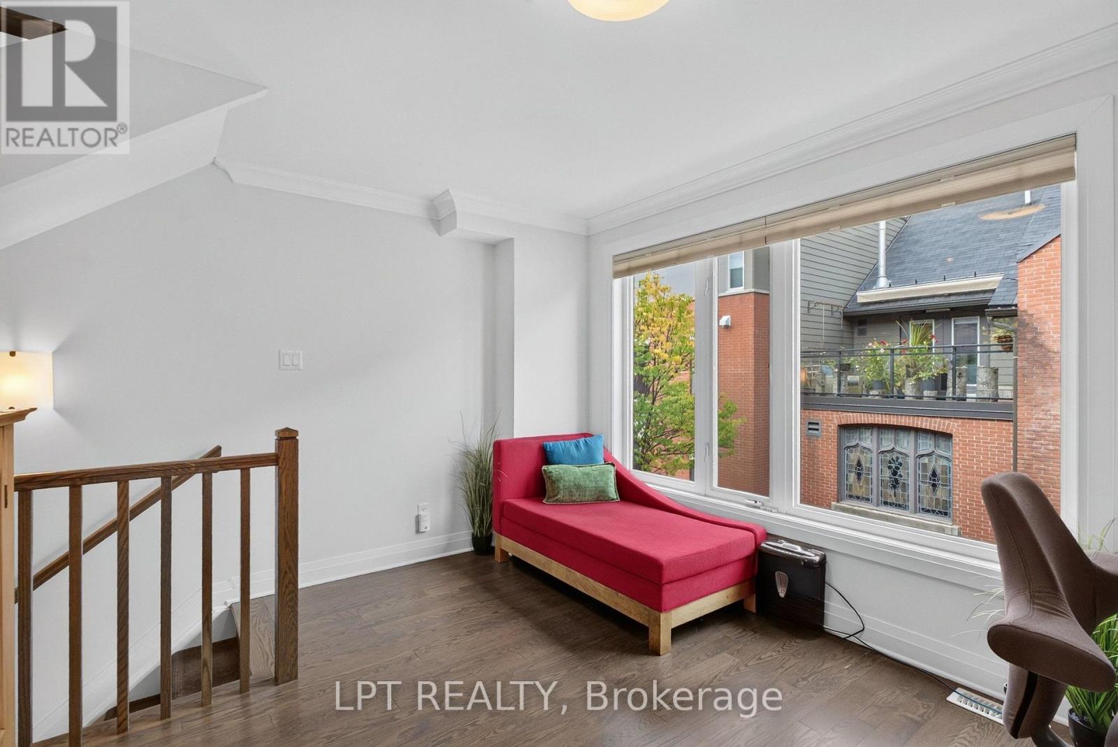 348 Ravenhill Avenue E Property Photo 20