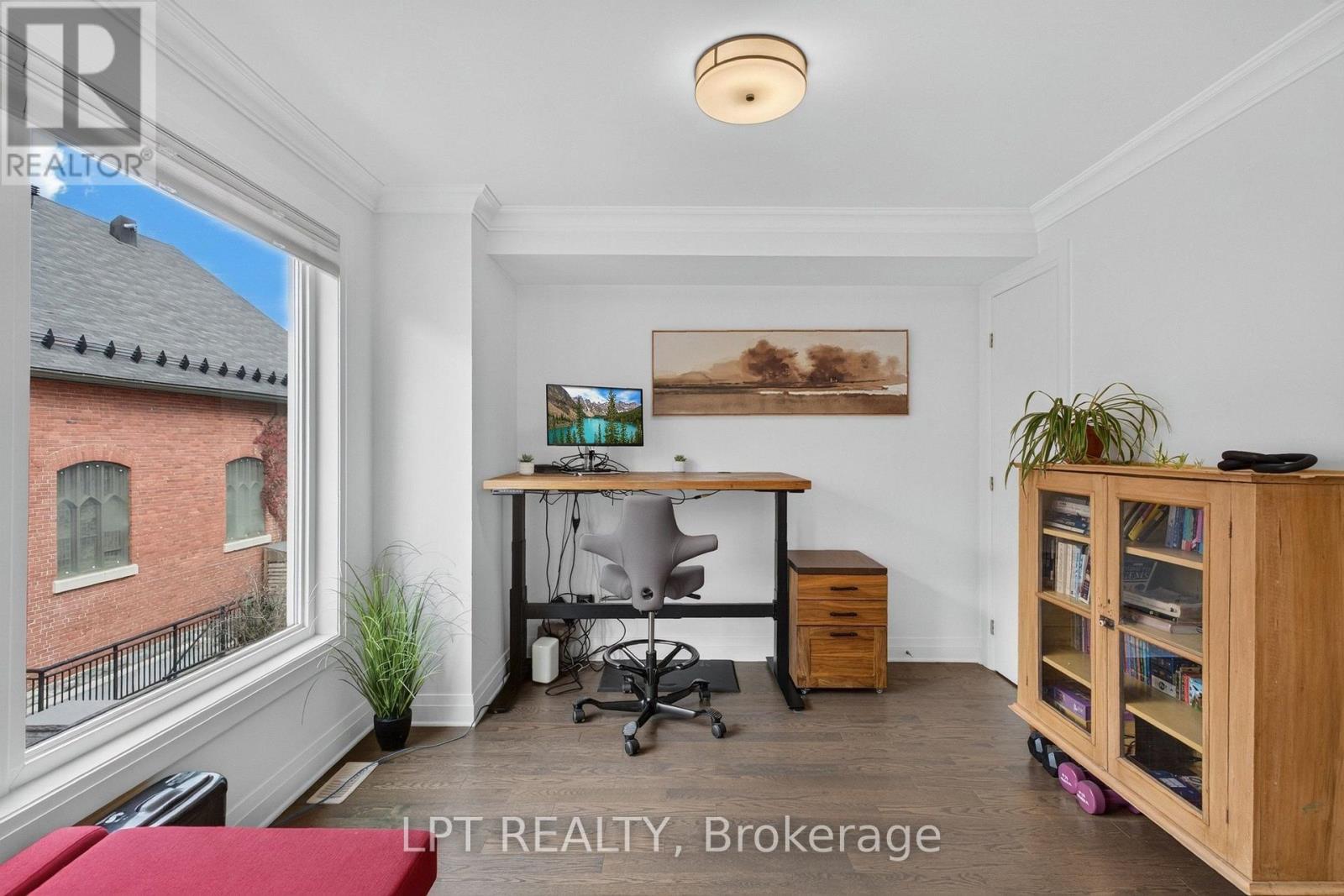348 Ravenhill Avenue E Property Photo 21