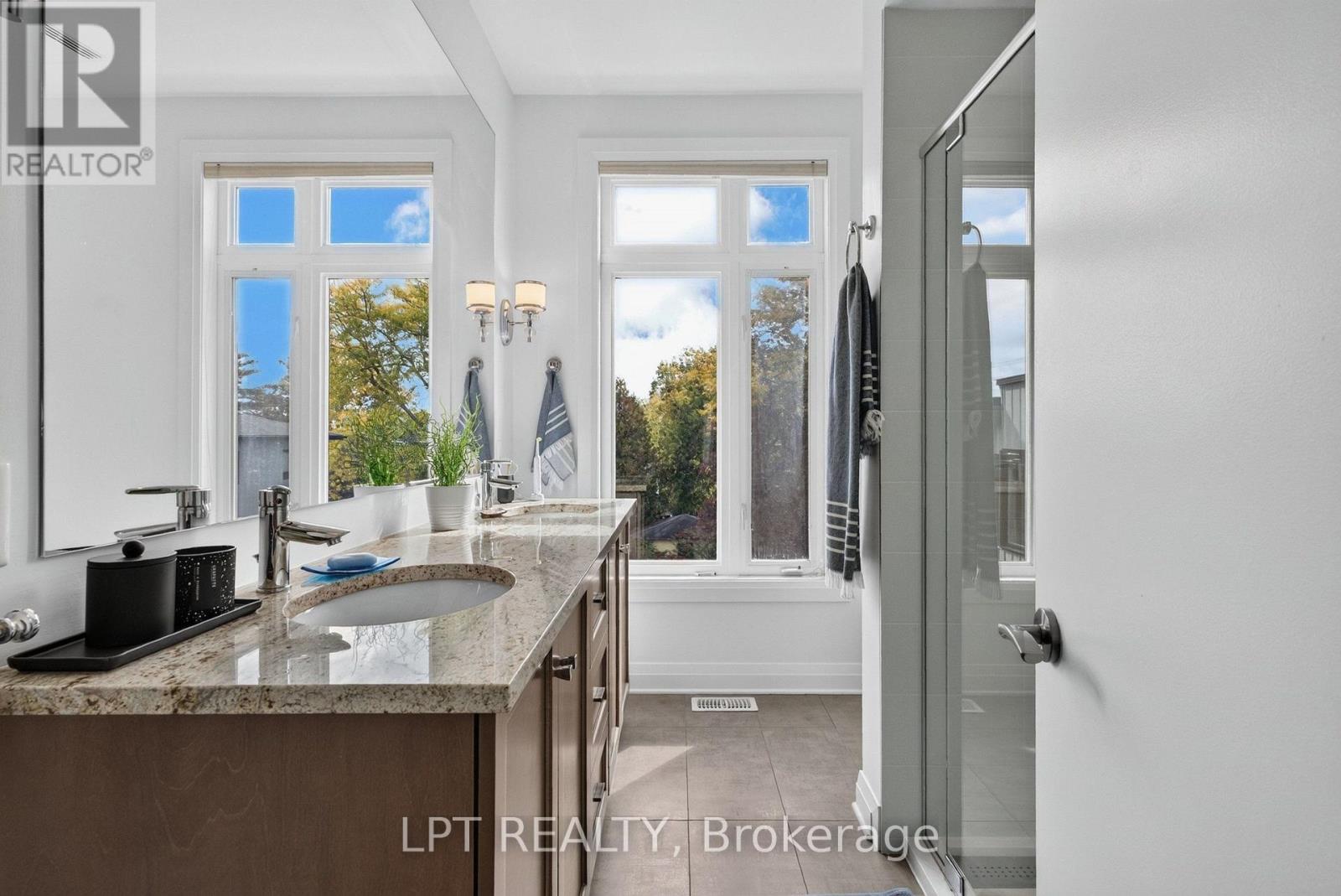 348 Ravenhill Avenue E Property Photo 32