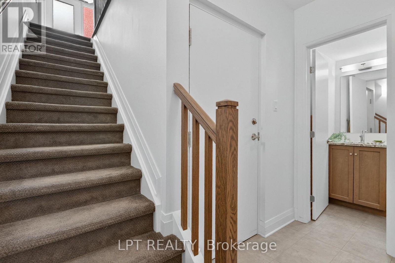 348 Ravenhill Avenue E Property Photo 36