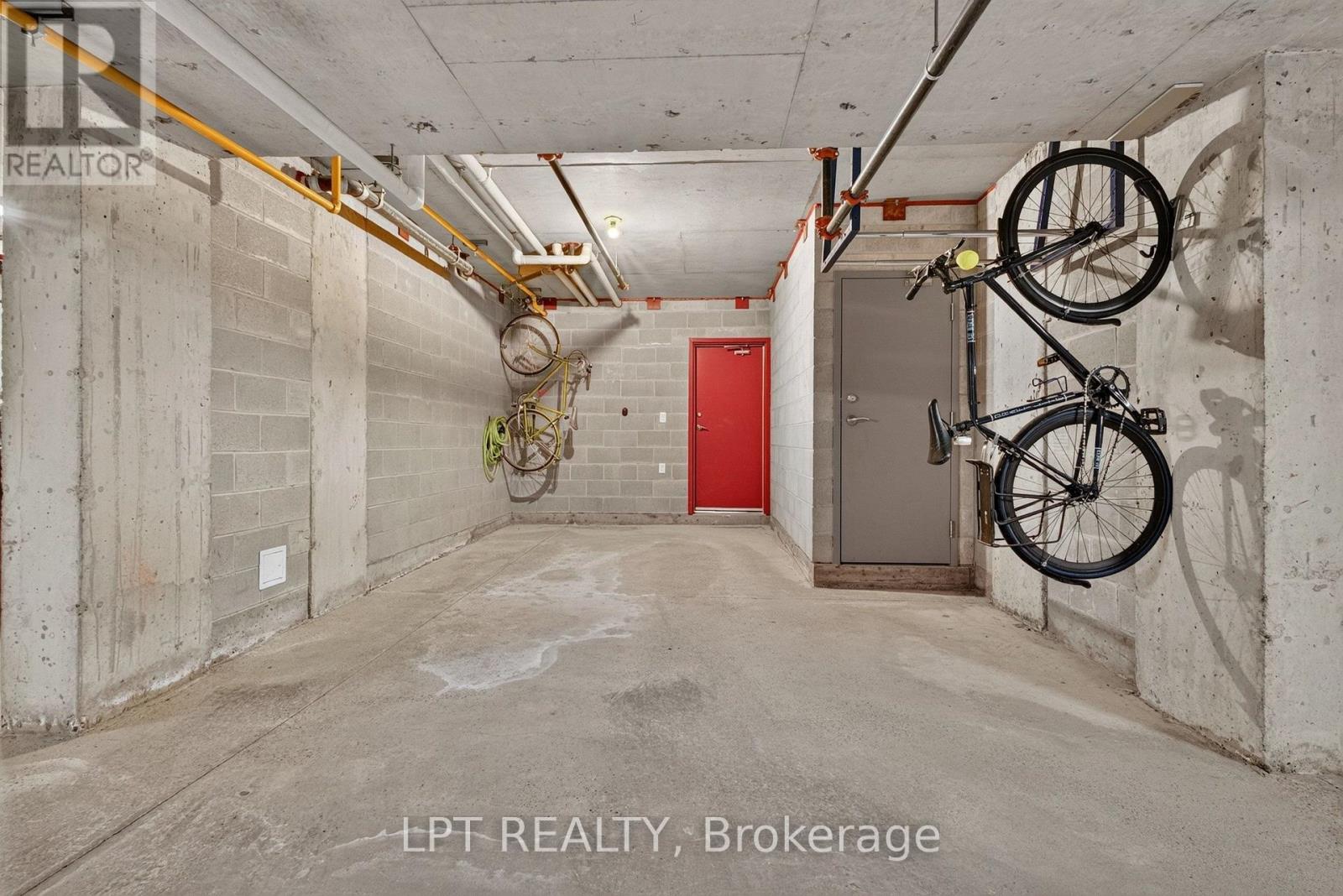 348 Ravenhill Avenue E Property Photo 40