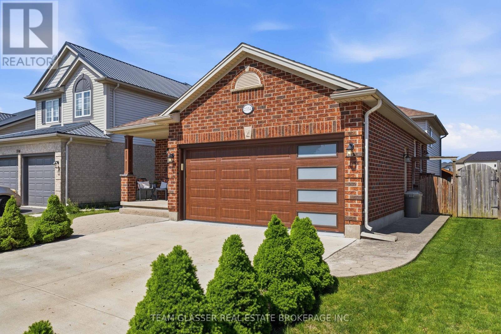 2334 Meadowgate Boulevard Property Photo 4