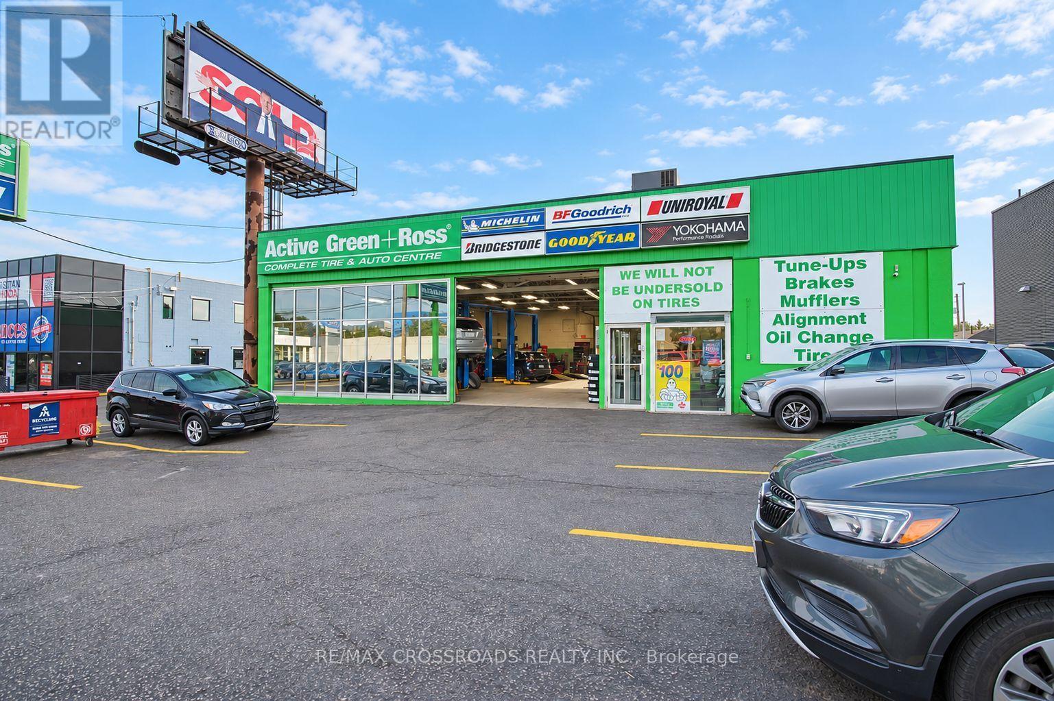 955 Upper James Street Property Photo 2