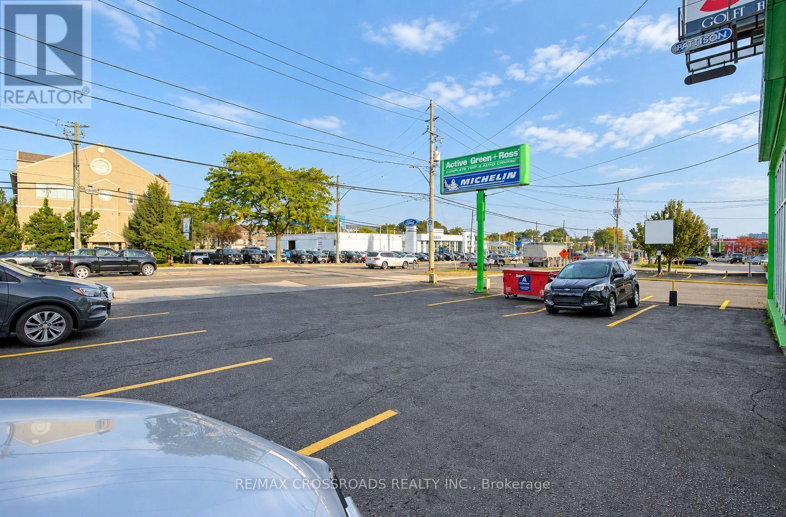 955 Upper James Street Property Photo 11
