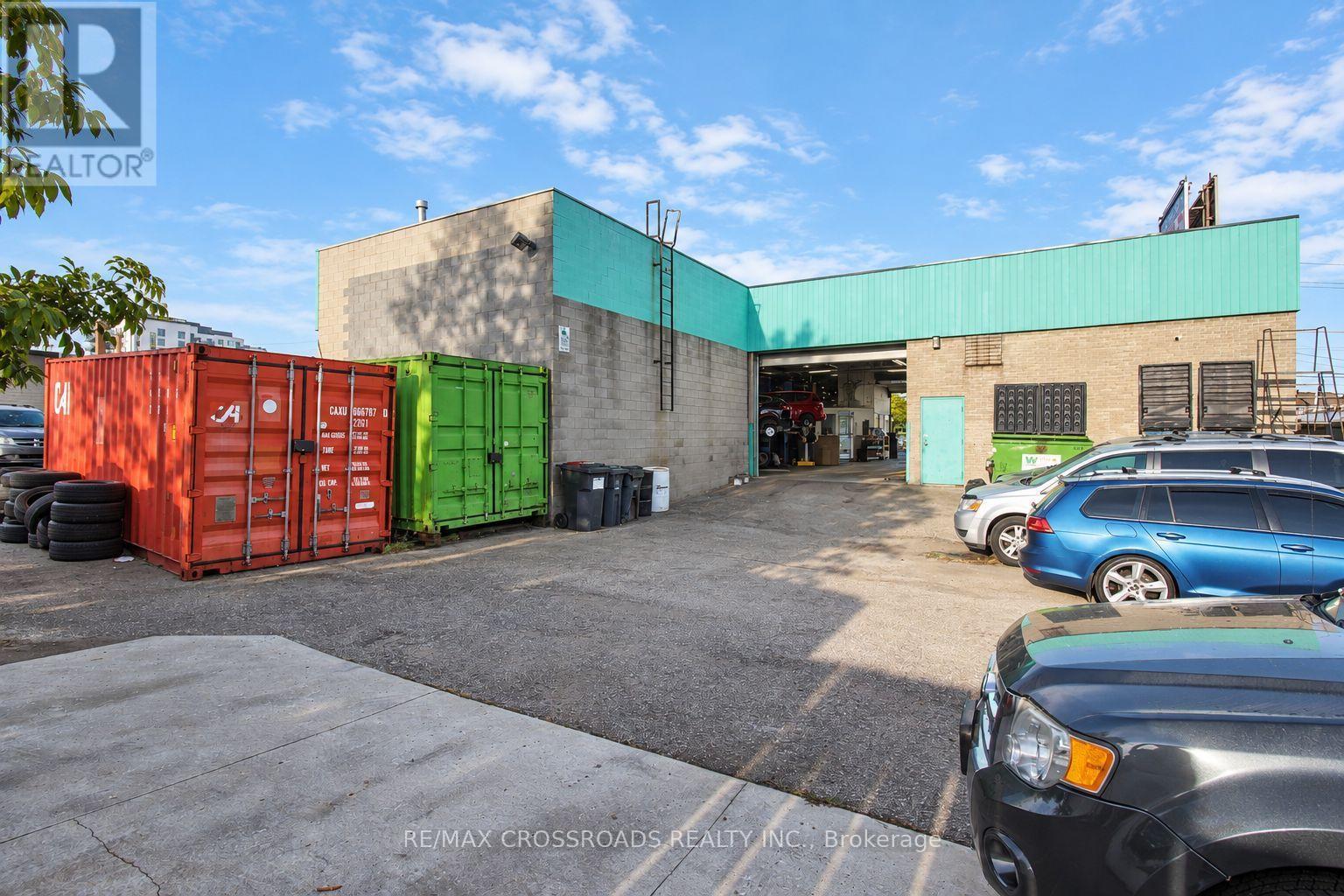 955 Upper James Street Property Photo 12