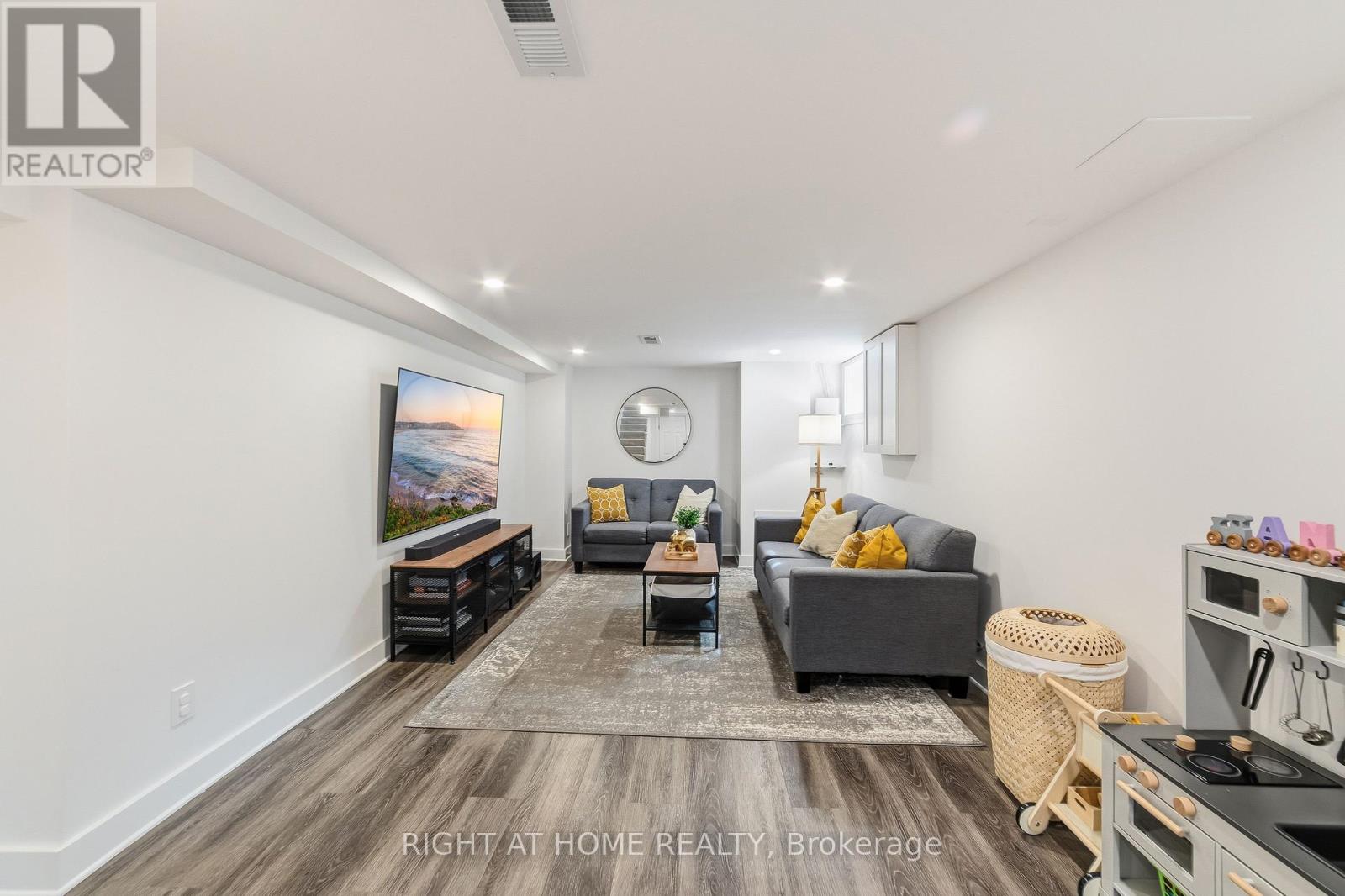 206 East 19th Street Property Photo 19