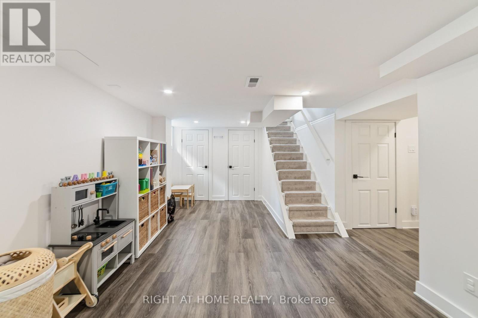 206 East 19th Street Property Photo 21