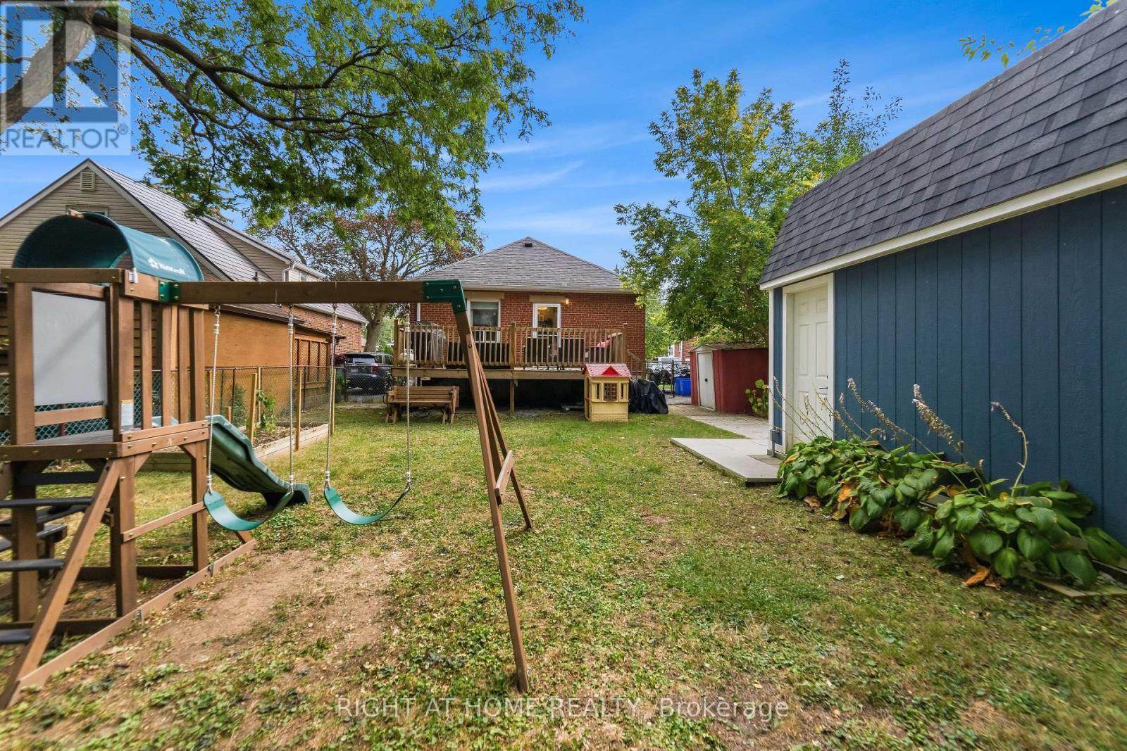 206 East 19th Street Property Photo 27