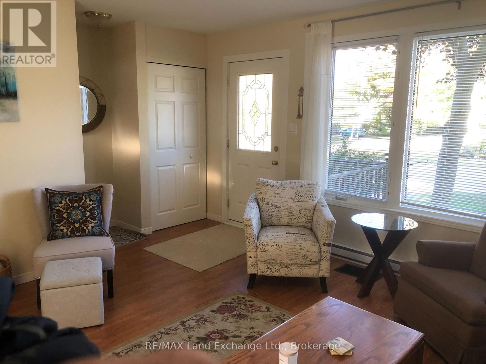 1079 Huron Terrace Property Photo 3