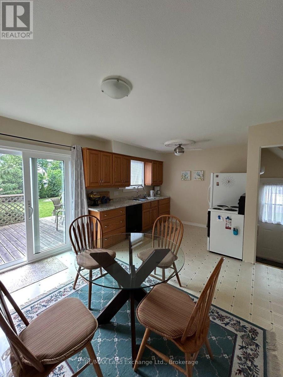 1079 Huron Terrace Property Photo 4
