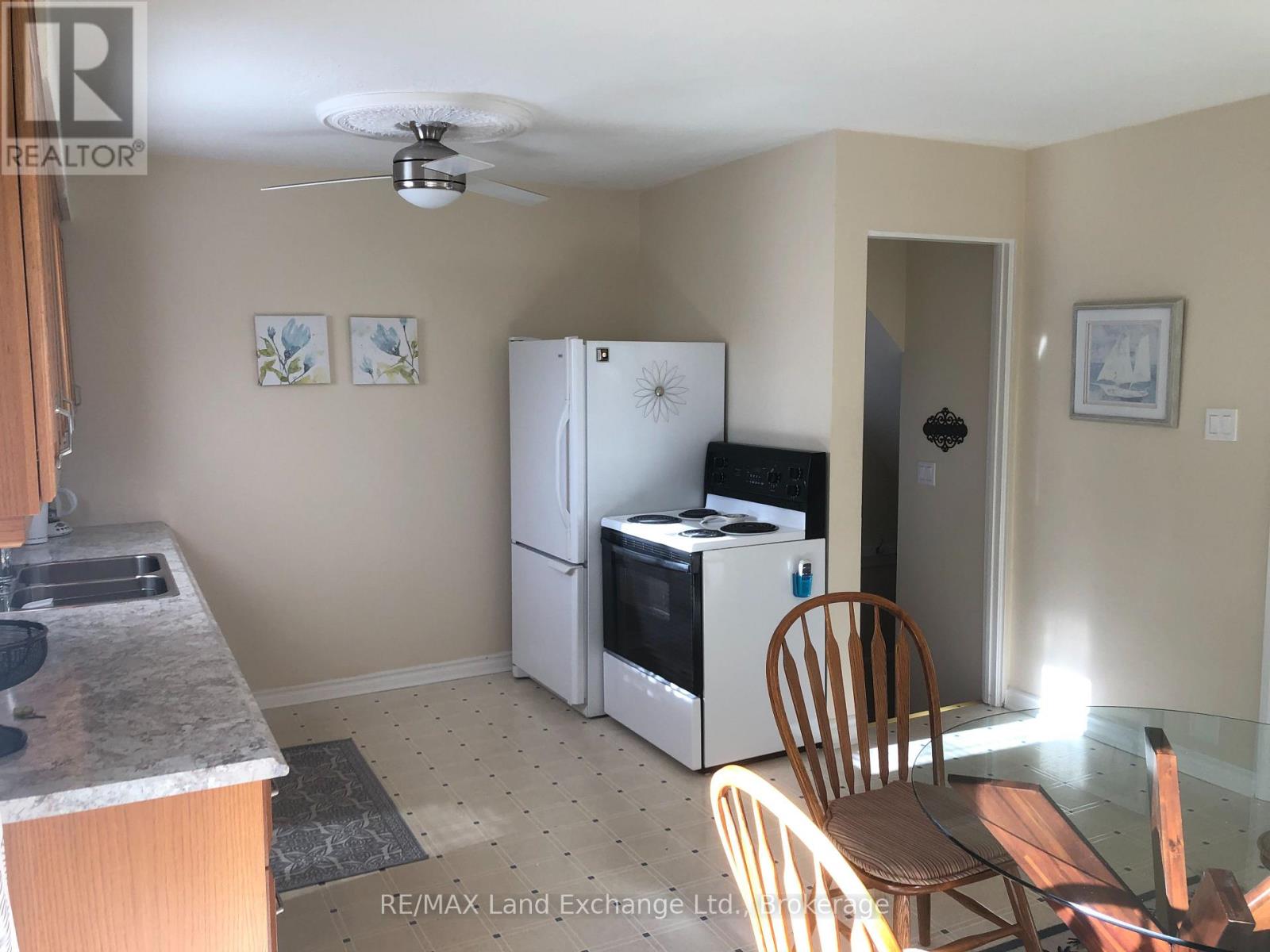 1079 Huron Terrace Property Photo 5